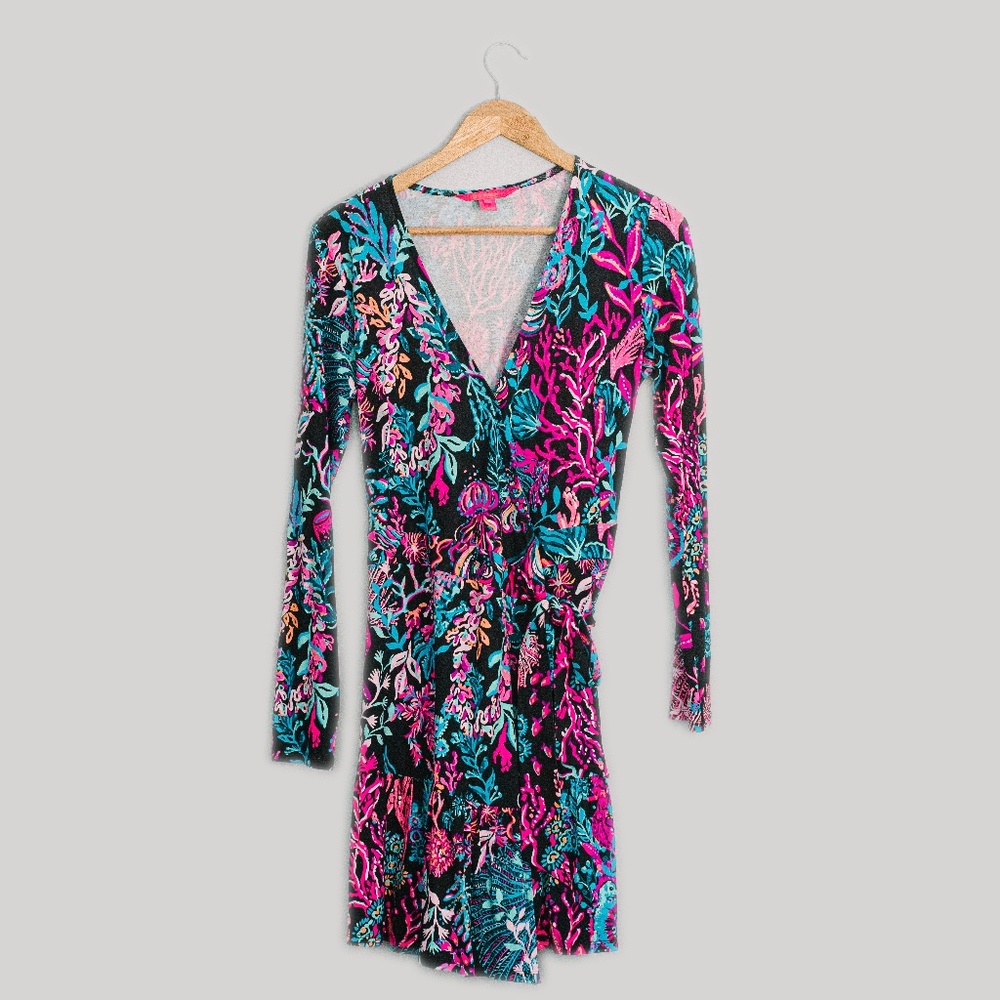 NWOT Lilly Pulitzer Romper Size Medium in Onyx Twilight Coral